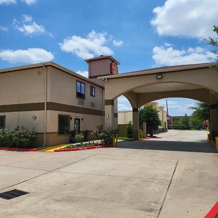 Palace Inn Sam Houston Race Park West Road Exterior photo